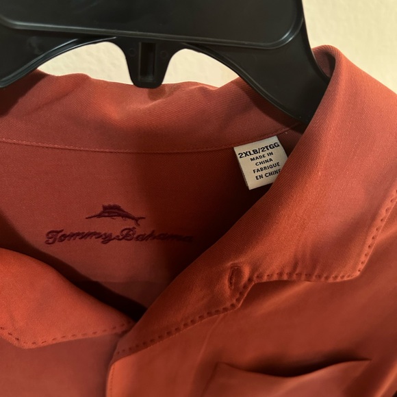 Nice rust colored Tommy Bahama, short sleeve button-down shirt 2xb - Picture 2 of 6